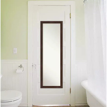 Espejo de puerta de madera estrecho de 17"x51", nogal cálido