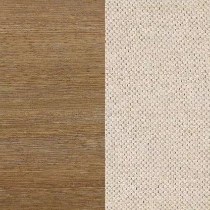 Taburete de bar tapizado de madera a la altura del mostrador