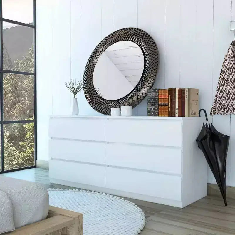 Cómoda de dormitorio con varios cajones y amplio espacio de almacenamiento